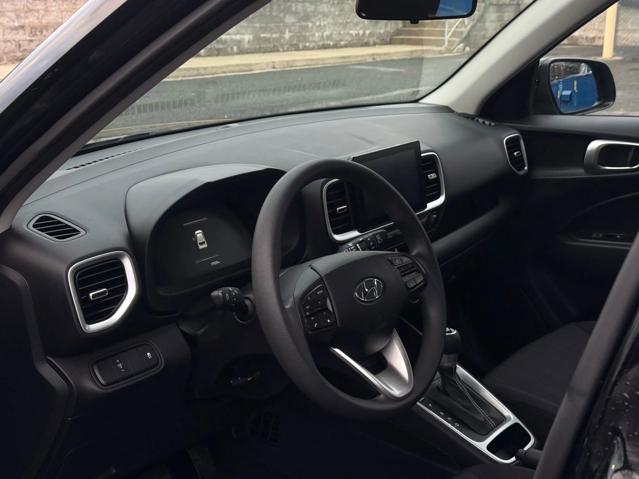 Used 2023 Hyundai Venue SE w/ Cargo Package image 15