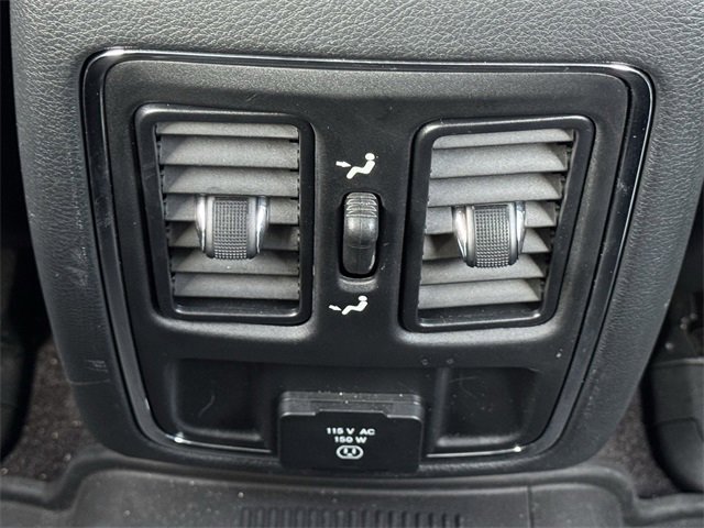 Used 2018 Jeep Grand Cherokee Altitude image 28