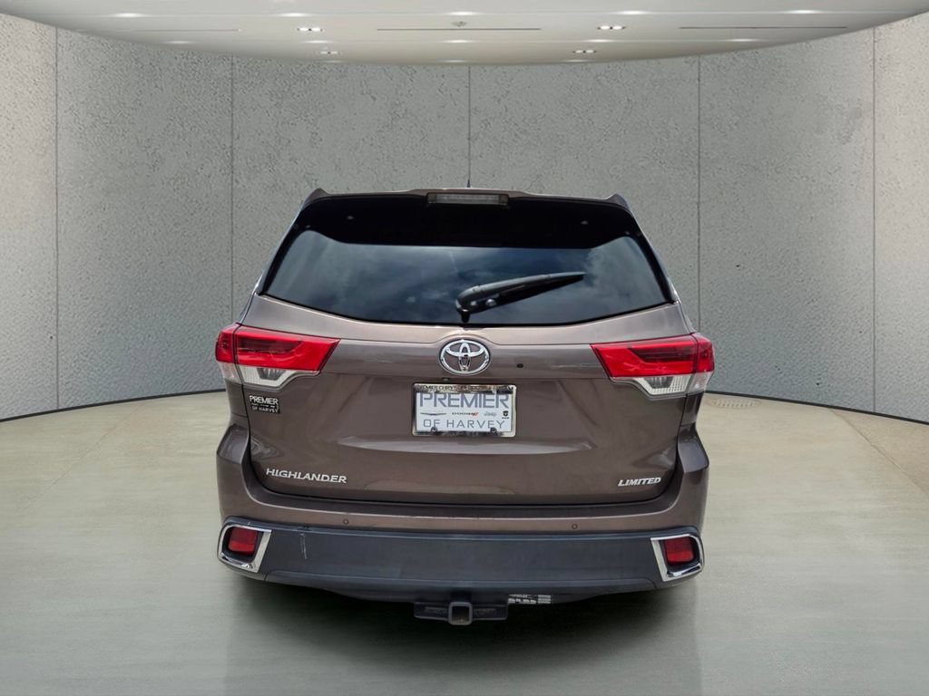 Used 2019 Toyota Highlander Limited FWD image 4