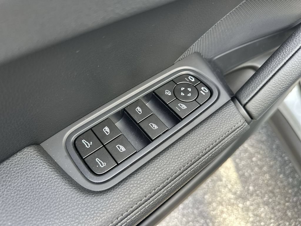 Certified 2026 Porsche Cayenne AWD/4WD image 9