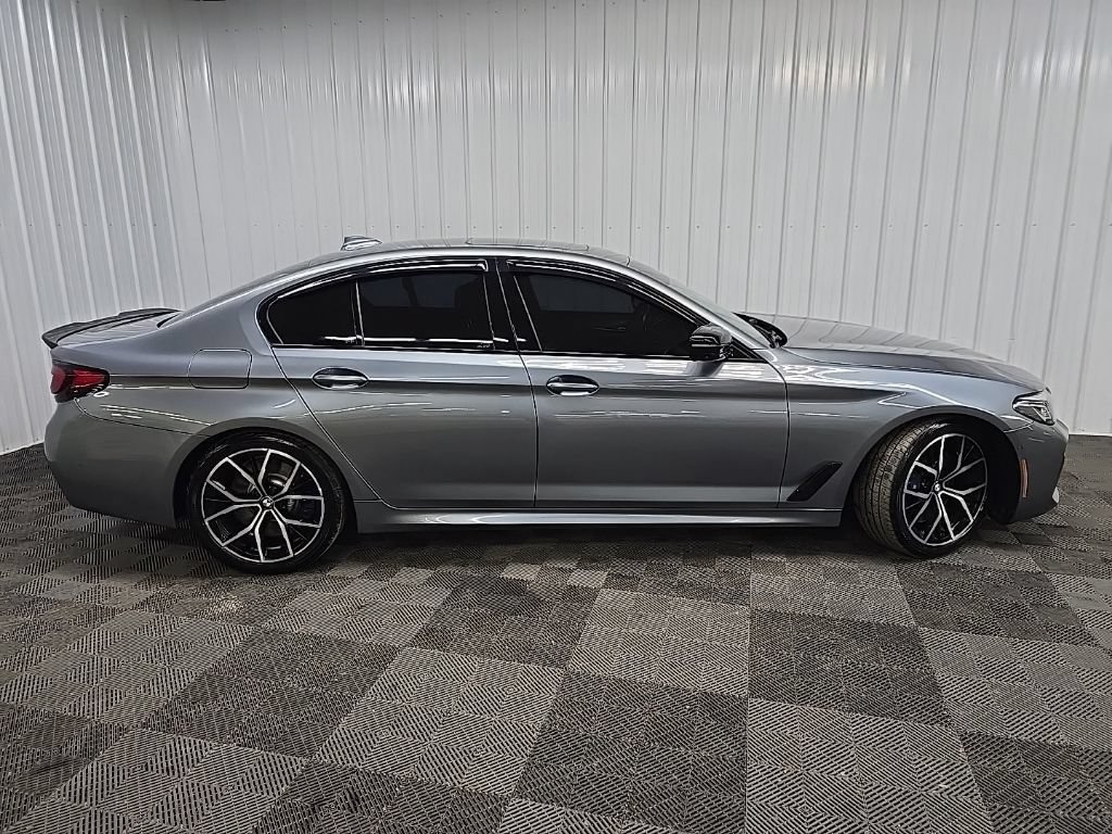 Used 2021 BMW M550i xDrive w/ Executive Package AWD/4WD image 2