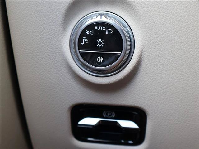 Used 2025 Mercedes-Benz C 300 4MATIC Sedan image 17