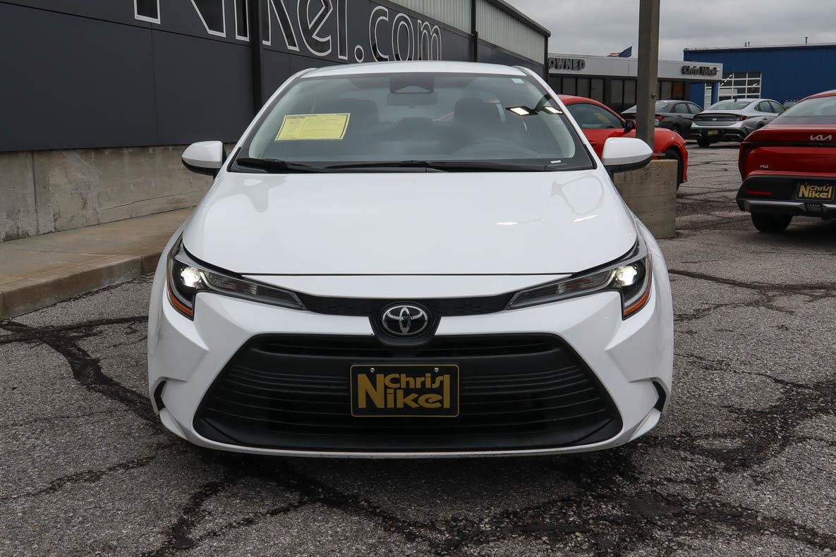 Used 2024 Toyota Corolla LE FWD image 2