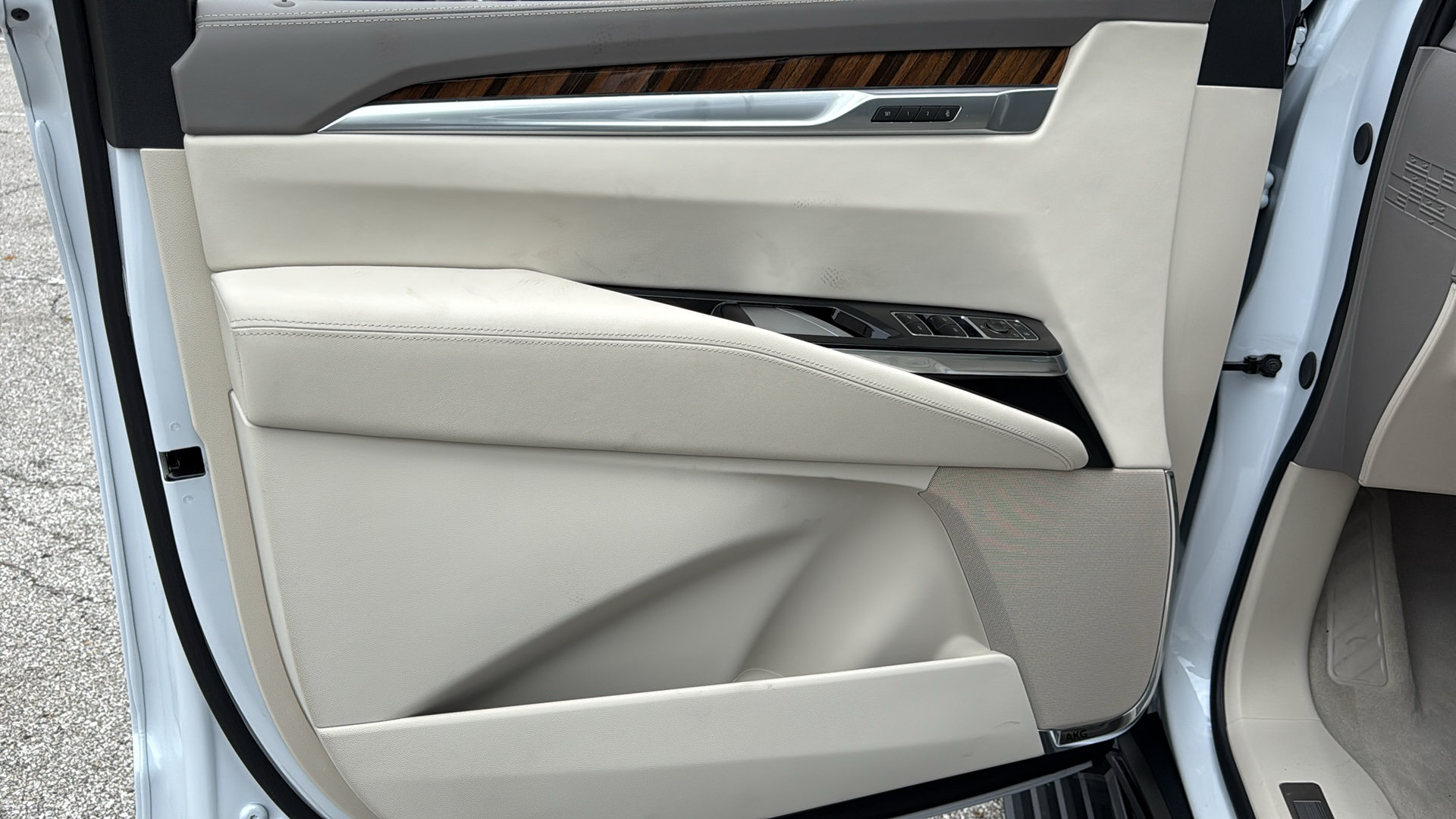 New 2026 Cadillac Escalade Platinum Sport w/ LPO, Floor Liner Package AWD/4WD image 10