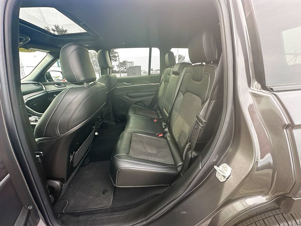New 2026 Jeep Grand Cherokee Altitude AWD/4WD image 33