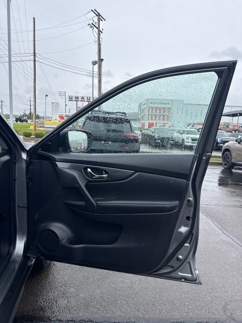 Used 2017 Nissan Rogue SV AWD/4WD image 14