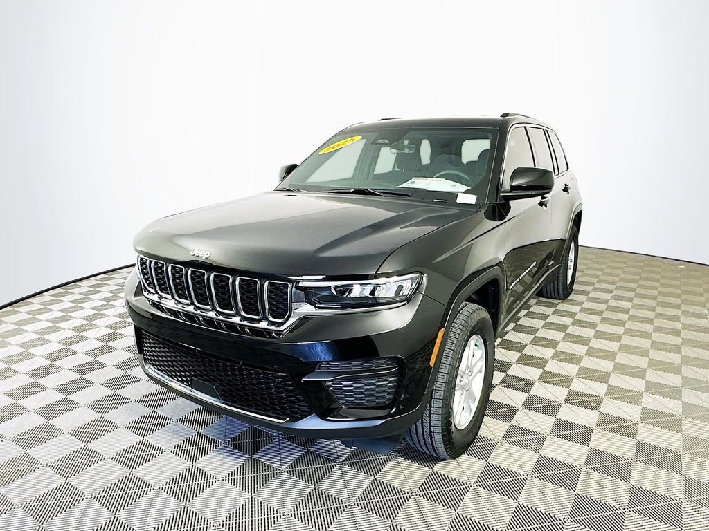 Certified 2025 Jeep Grand Cherokee Laredo w/ Luxury Tech Group I image 6