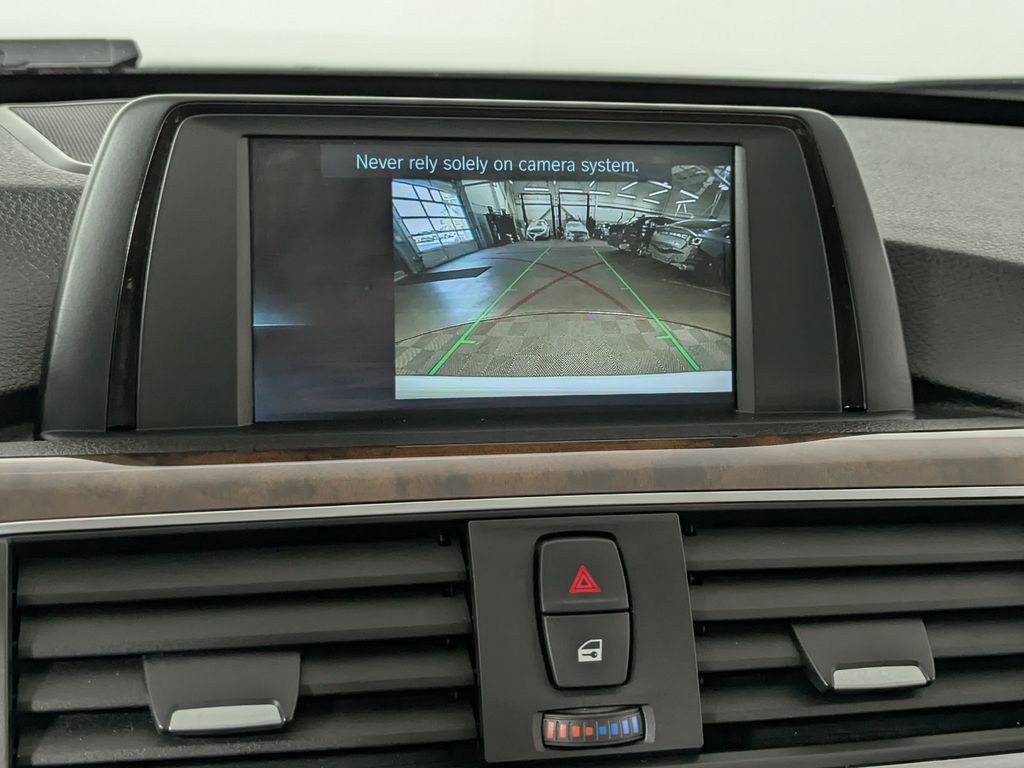 Used 2018 BMW 320i Sedan RWD image 19