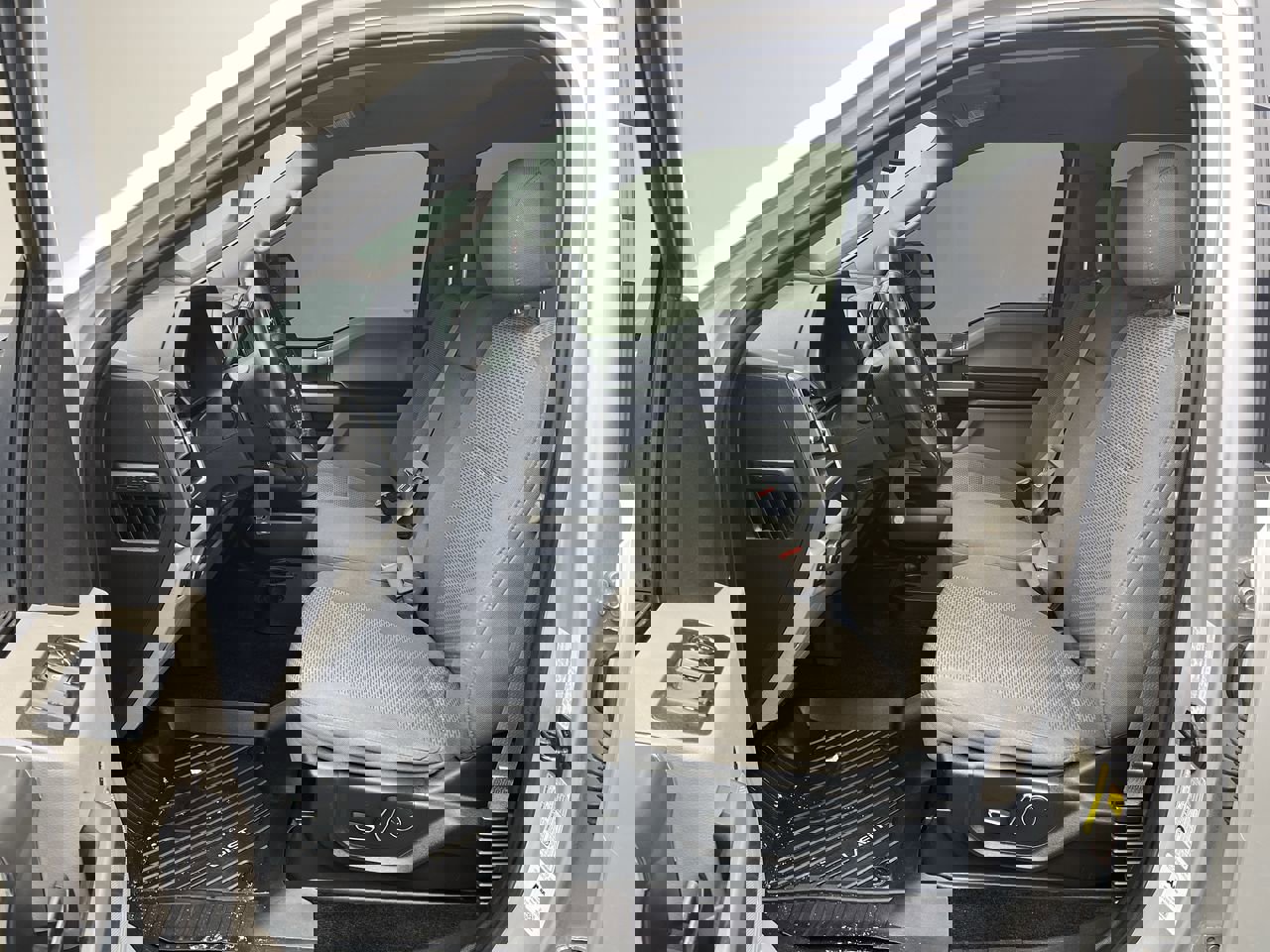 Used 2017 Ford F150 XLT w/ Equipment Group 302A Luxury image 3