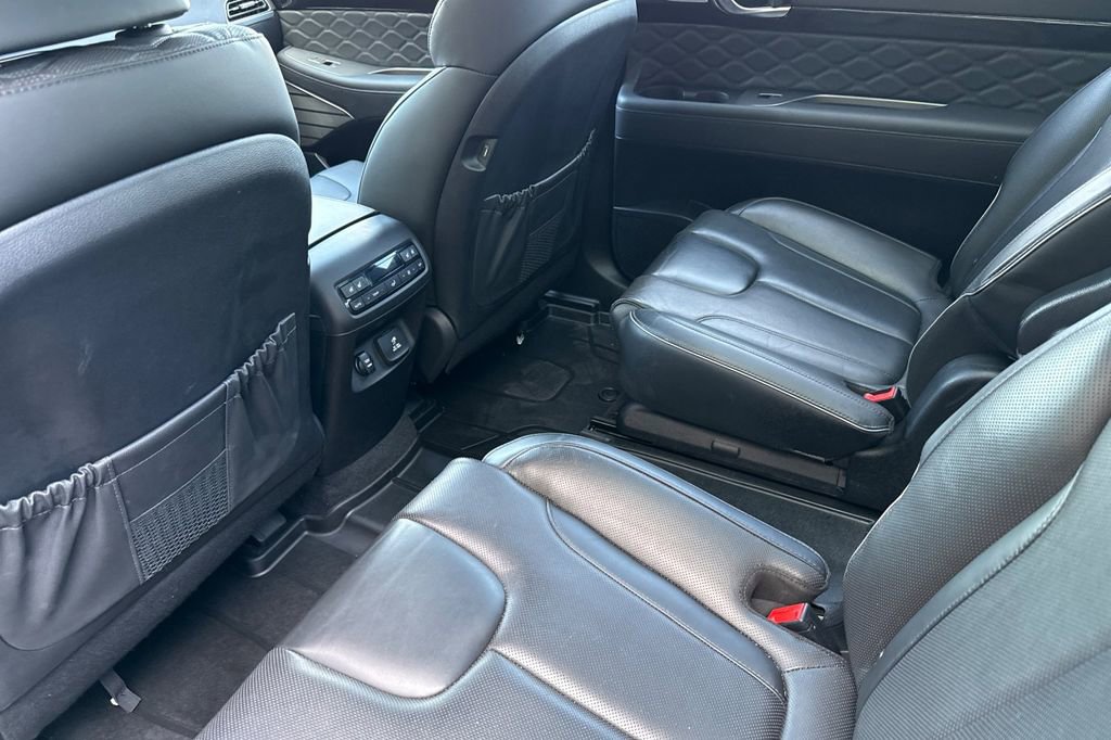 Used 2022 Hyundai Palisade Calligraphy w/ Winter Package image 9