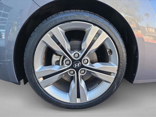 Used 2017 Hyundai Veloster Value Edition FWD image 23