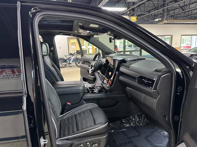 Certified 2025 GMC Yukon XL AT4 Ultimate AWD/4WD image 10