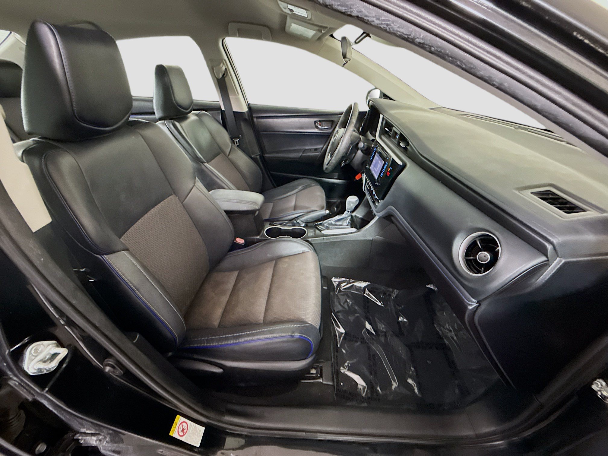Used 2018 Toyota Corolla SE FWD image 28