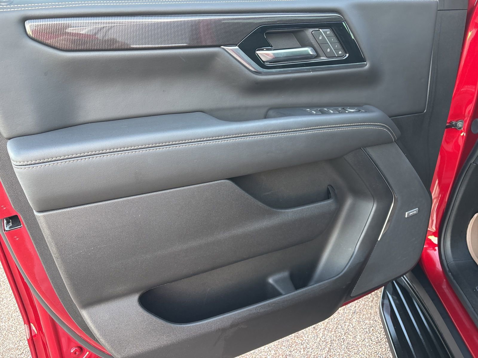 Certified 2025 GMC Yukon XL Elevation image 9