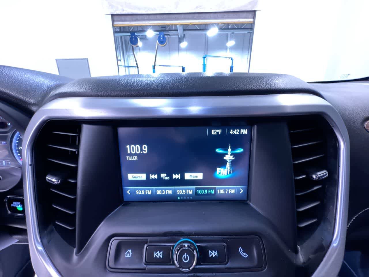 Used 2018 GMC Acadia SLE FWD image 25