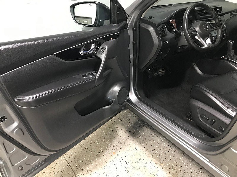 Used 2017 Nissan Rogue Sport SL w/ SL Premium Package AWD/4WD image 9