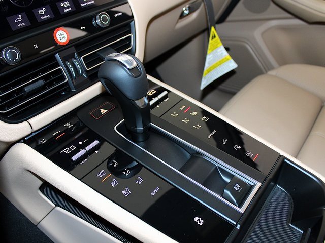 New 2025 Porsche Macan image 14