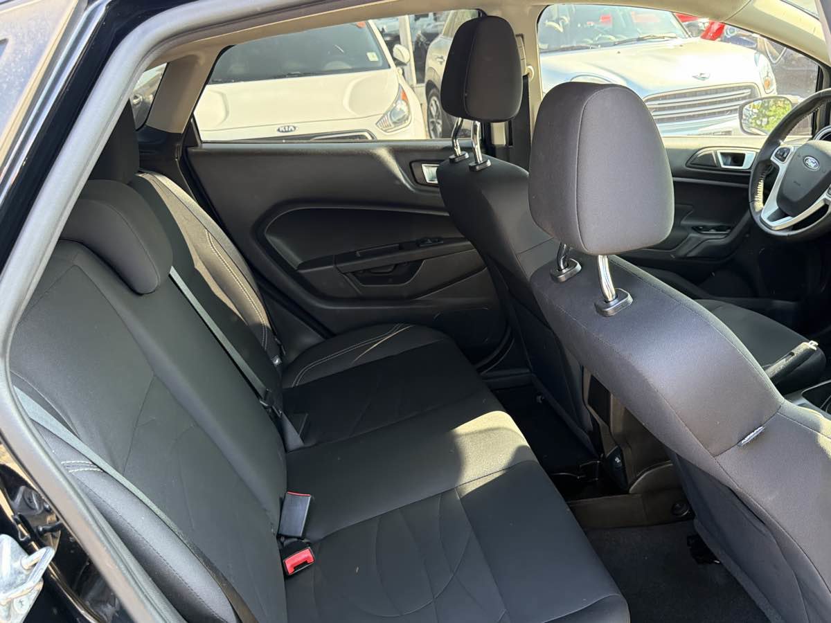 Used 2016 Ford Fiesta SE image 15
