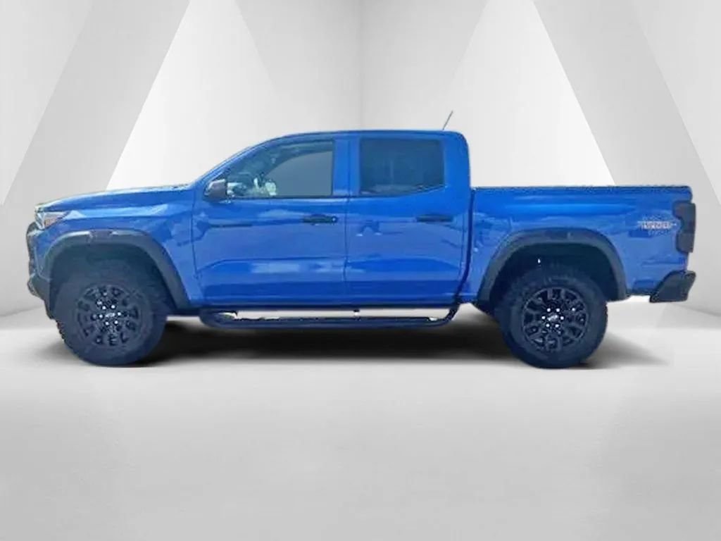 Used 2025 Chevrolet Colorado Trail Boss AWD/4WD image 4