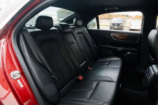 Used 2017 Lincoln Continental Select w/ Technology Package image 33