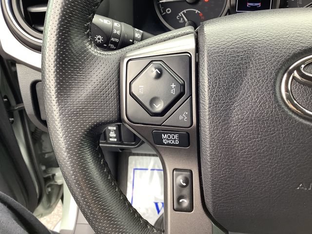 Used 2022 Toyota Tacoma TRD Sport w/ TRD Premium Sport Package AWD/4WD image 11
