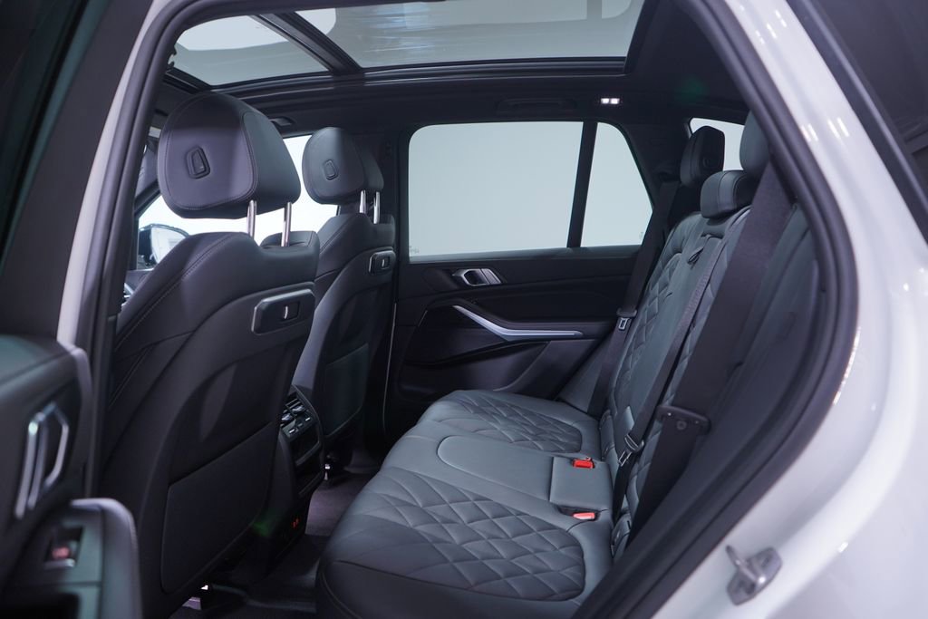 Used 2026 BMW X5 xDrive40i w/ M Sport Package image 9