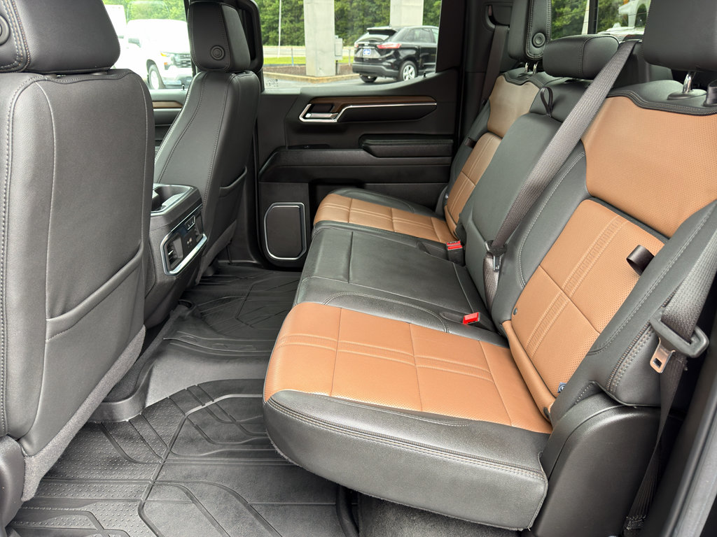 Used 2025 Chevrolet Silverado 1500 High Country AWD/4WD image 19