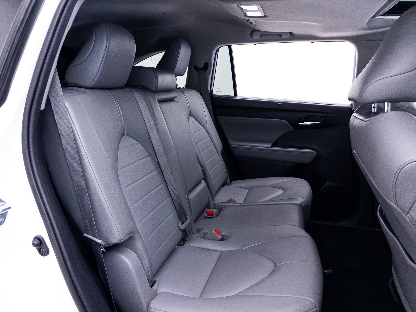 Used 2021 Toyota Highlander XLE AWD/4WD image 41