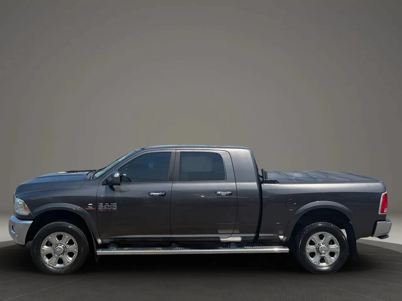 Used 2016 RAM 2500 Laramie w/ Convenience Group AWD/4WD image 2