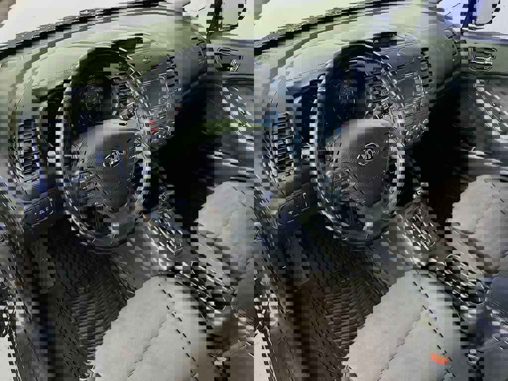 Used 2016 Kia Forte EX image 2