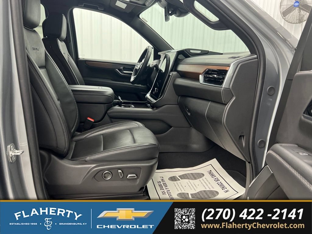 Used 2025 GMC Yukon XL Denali AWD/4WD image 15