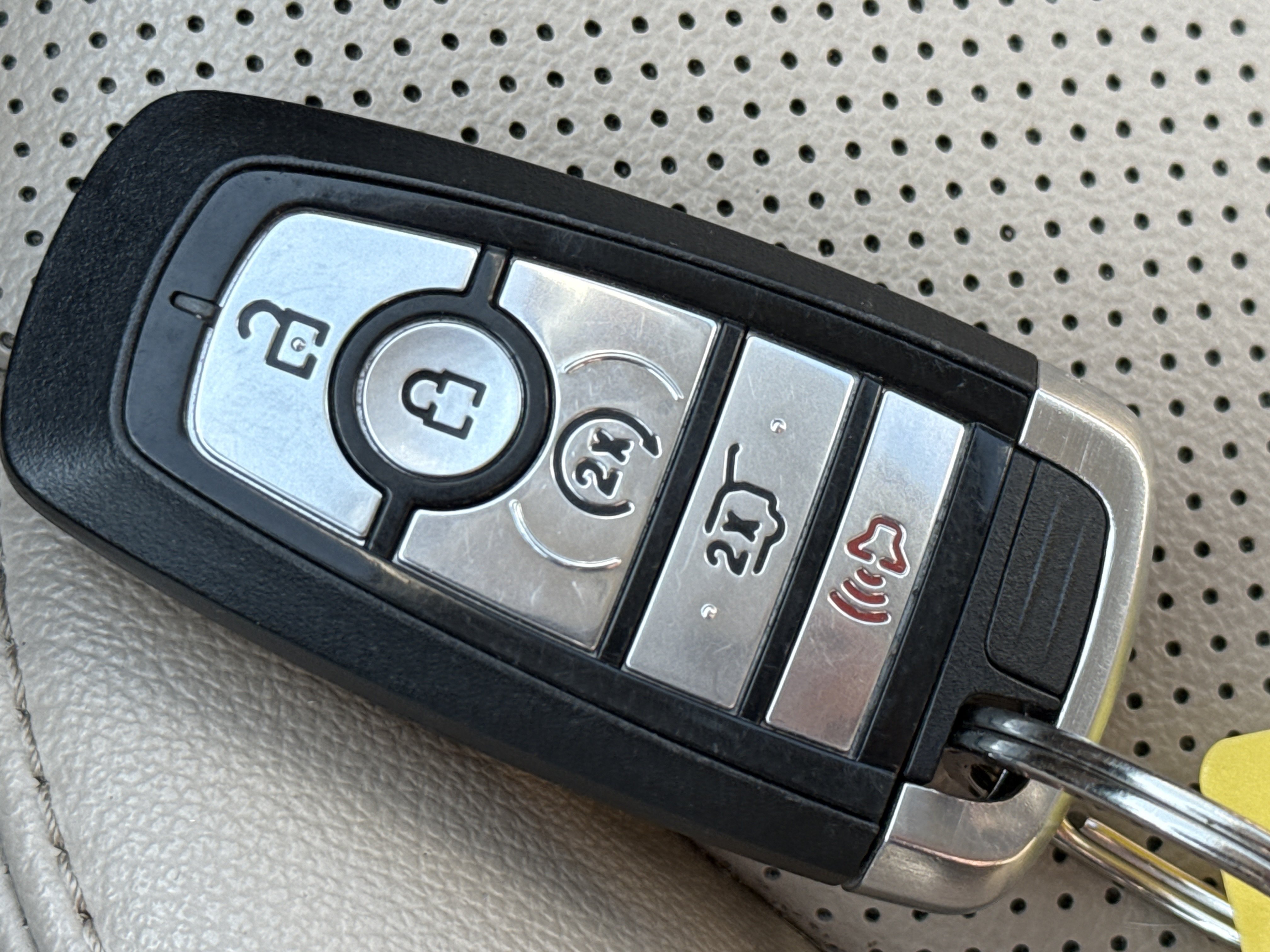 Used 2022 Ford Escape Titanium AWD/4WD image 30