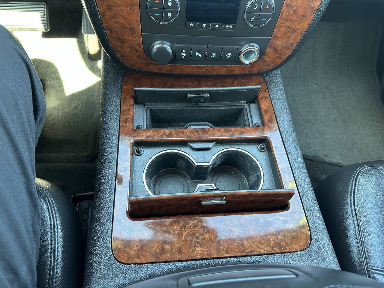 Used 2008 Chevrolet Avalanche LTZ w/ LTZ Preferred Equipment Group RWD image 19