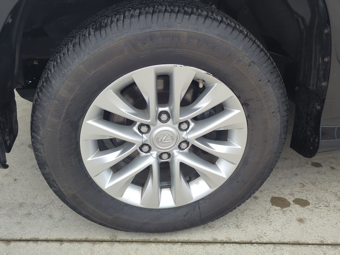 Used 2019 Lexus GX 460 Premium w/ Premium Package image 26