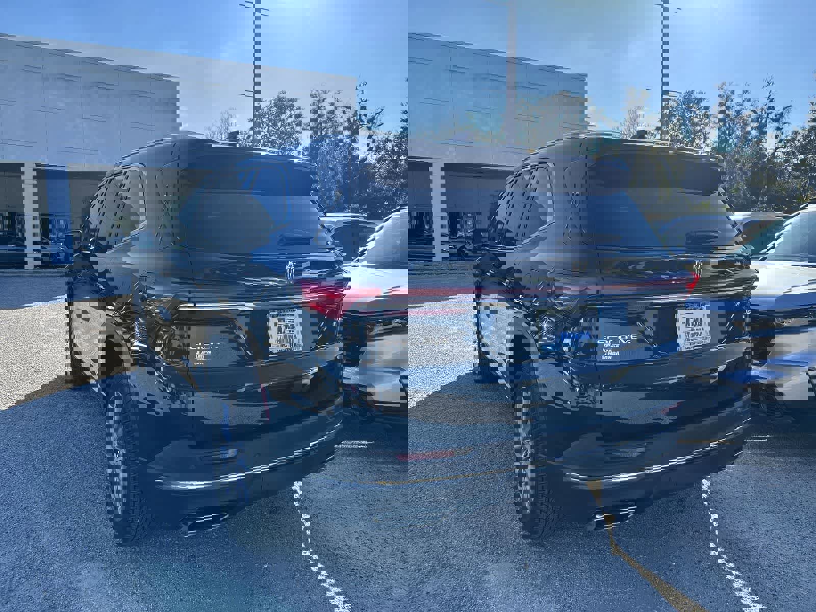 Used 2025 Buick Enclave Preferred image 4