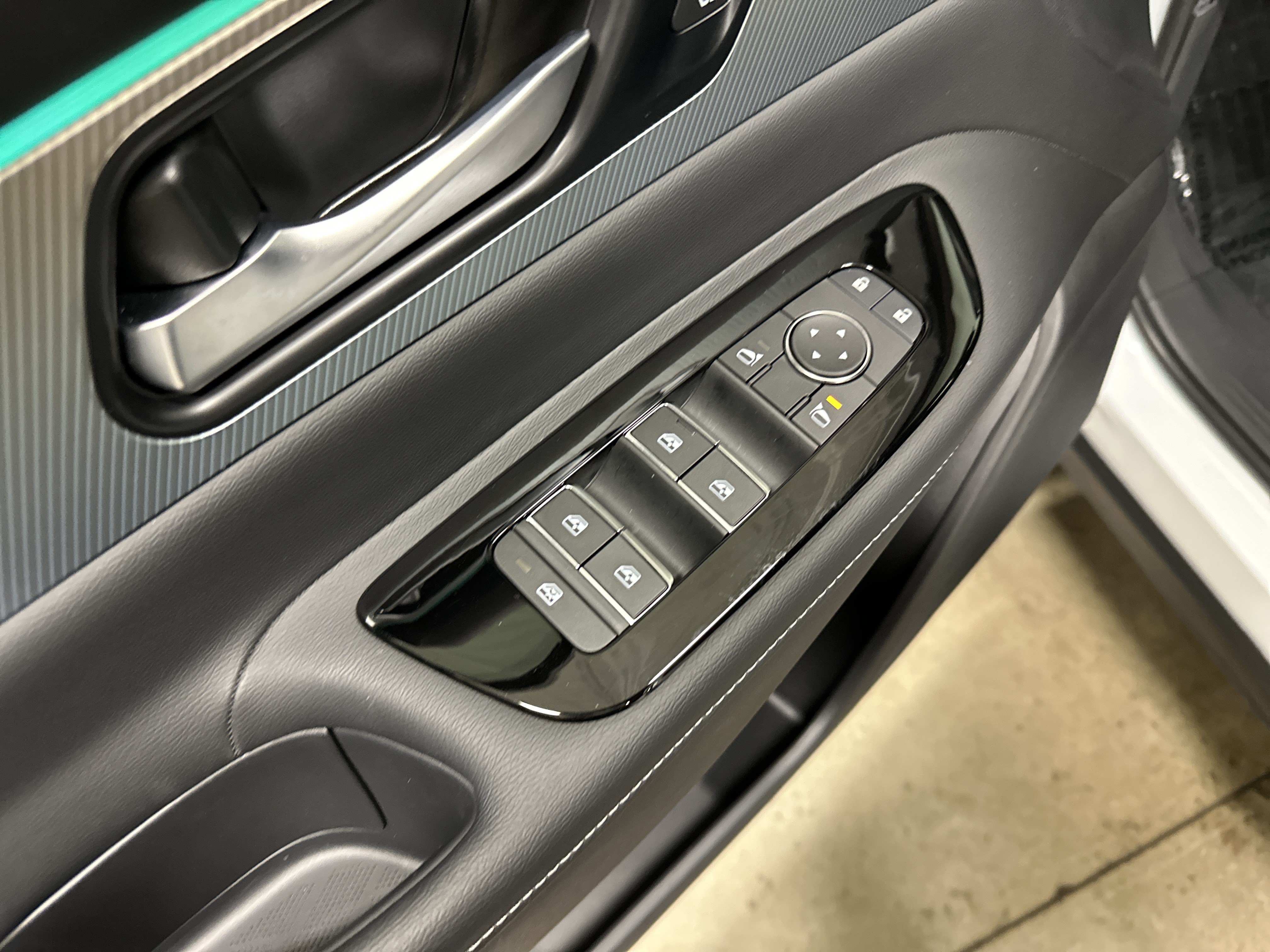 Used 2025 Nissan Murano SL AWD/4WD image 15