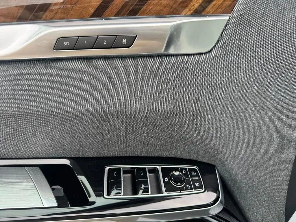 New 2026 Cadillac Escalade ESV Platinum Sport w/ LPO, ONYX Package image 13