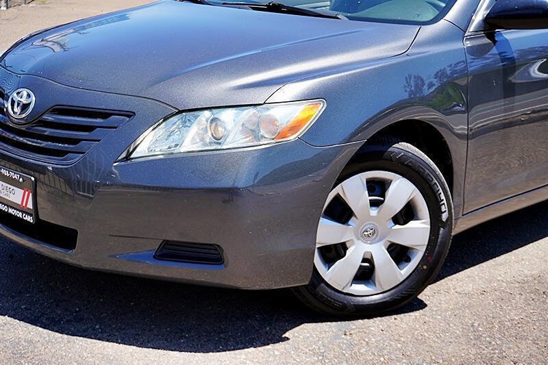 Used 2009 Toyota Camry LE FWD image 3
