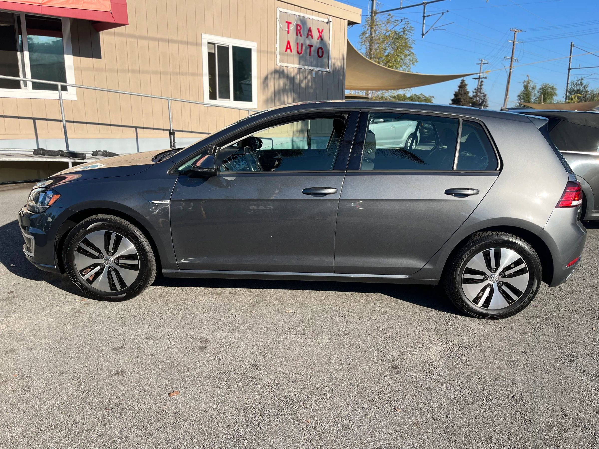 Used 2019 Volkswagen e-Golf SE w/ Driver Assistance Package FWD image 4