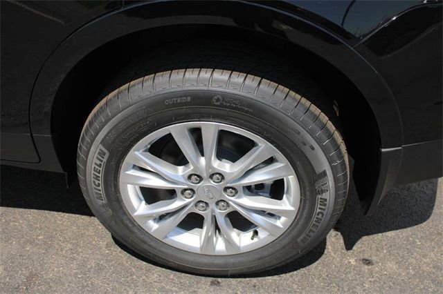 New 2025 Cadillac XT5 Luxury image 12