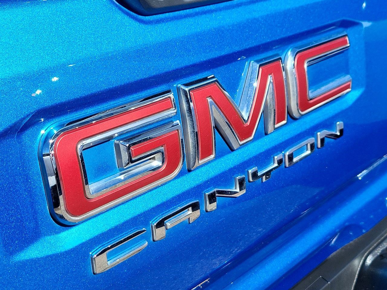 Used 2023 GMC Canyon AT4 image 30