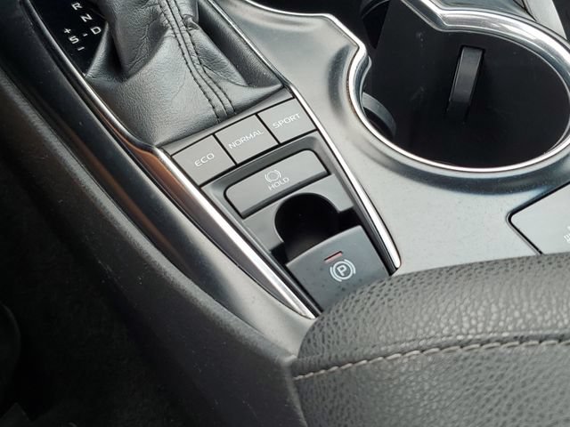 Used 2019 Toyota Camry XSE w/ Navigation Package FWD image 32