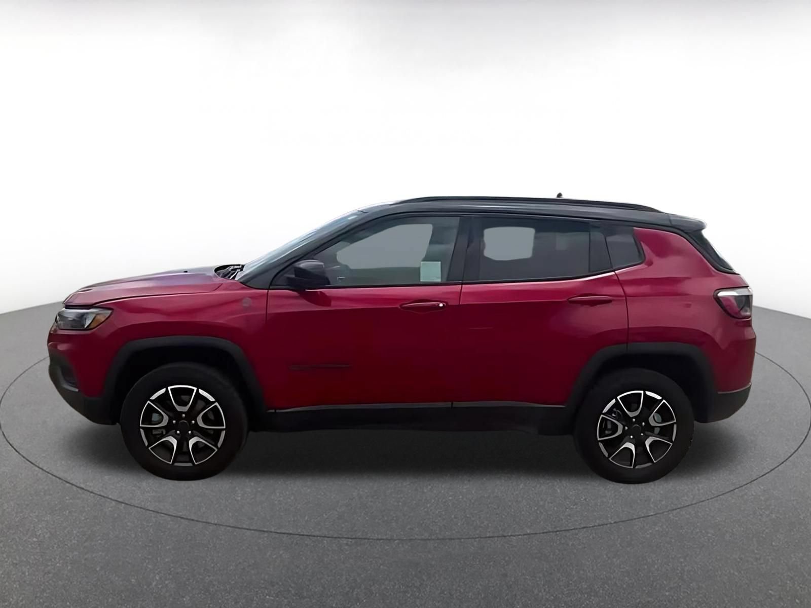 Used 2025 Jeep Compass Trailhawk AWD/4WD image 9