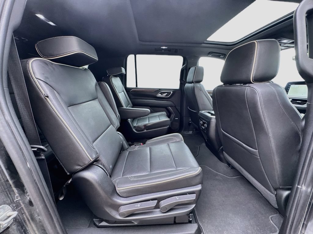 Used 2023 Chevrolet Suburban Premier AWD/4WD image 32