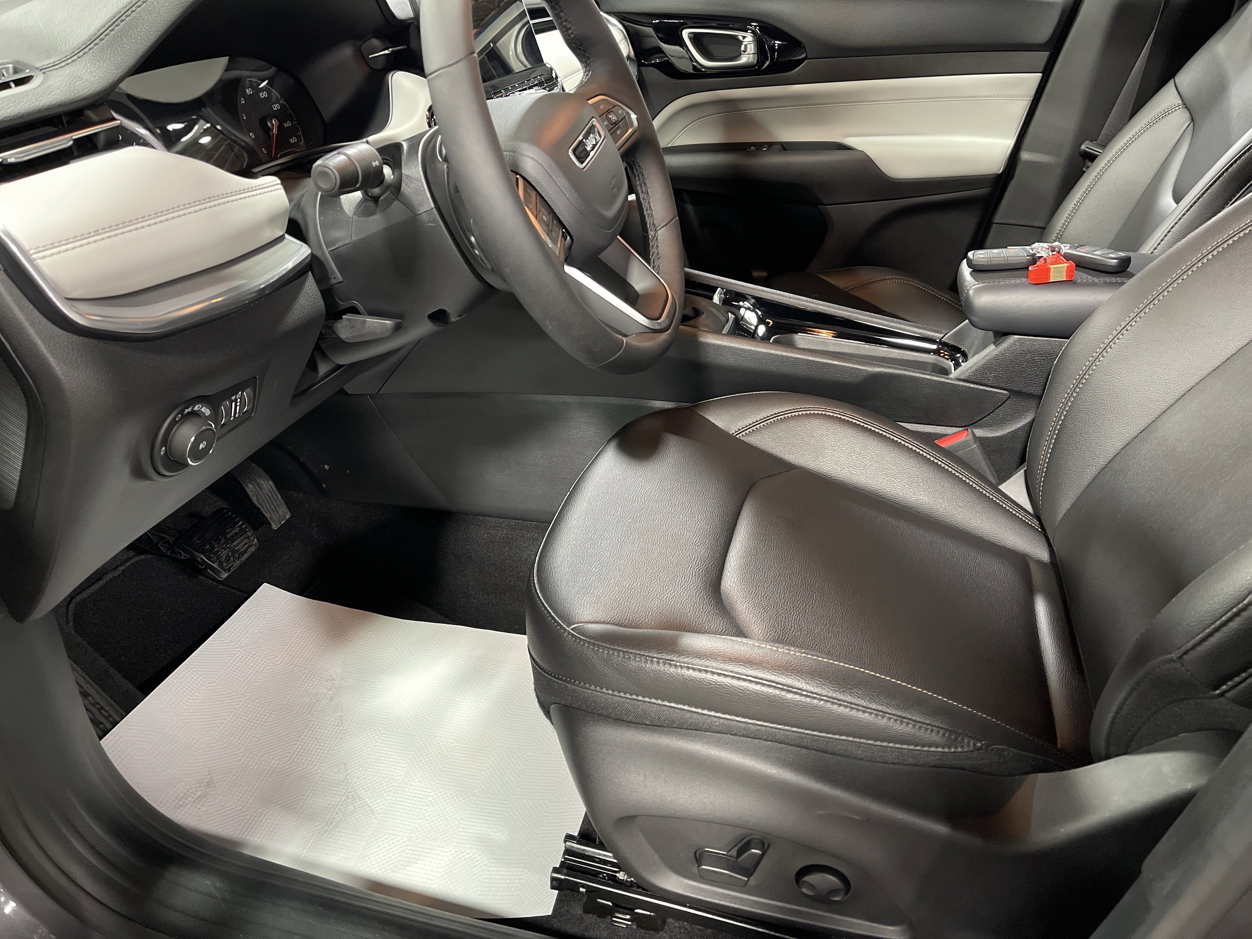 Used 2024 Jeep Compass Limited image 9