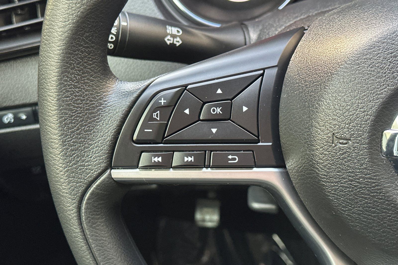 Used 2020 Nissan Rogue S image 26