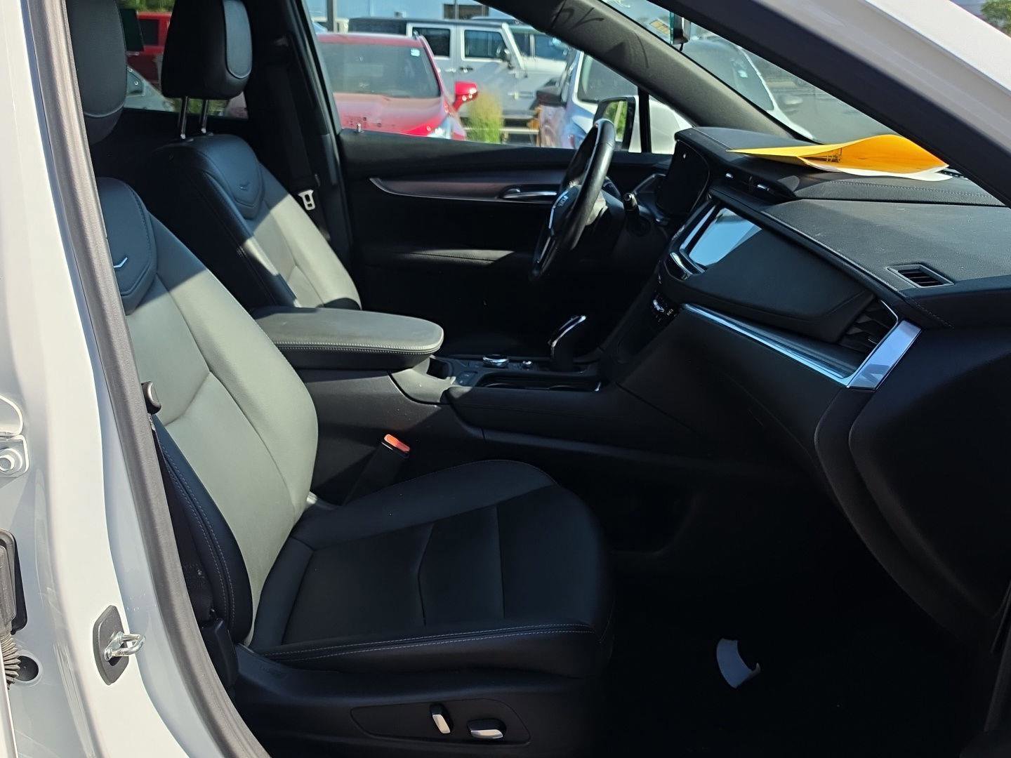 Used 2022 Cadillac XT5 Luxury w/ LPO, Floor Liner Package AWD/4WD image 12