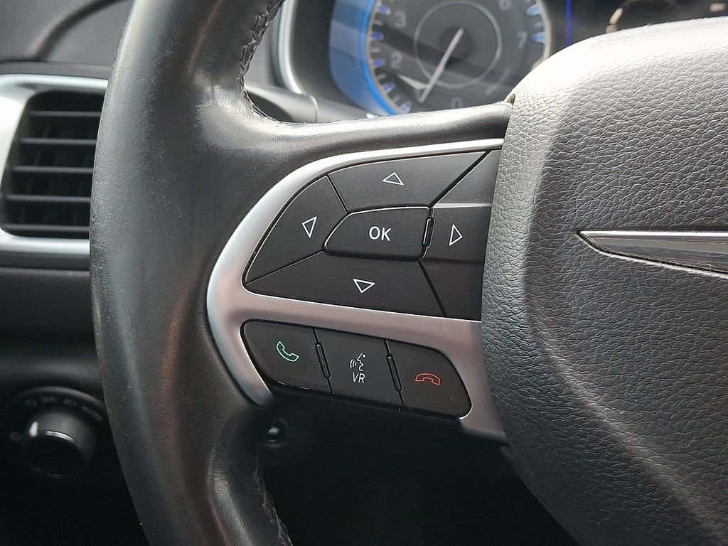 Used 2015 Chrysler 200 Limited w/ Convenience Group image 20
