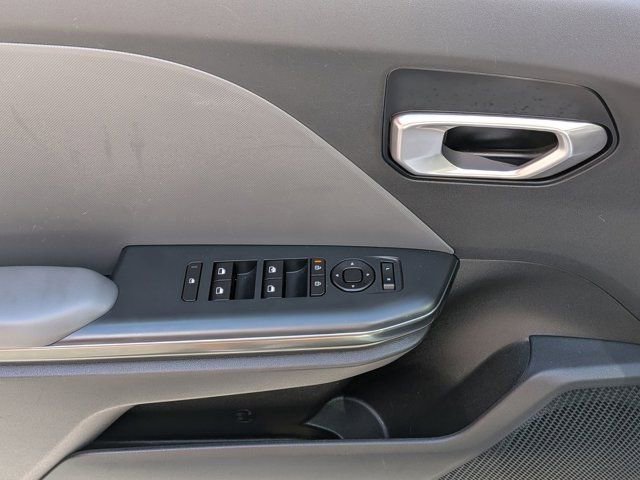 Used 2025 Kia K4 LXS image 17