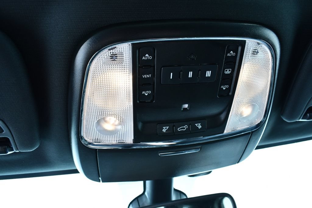 Used 2020 Jeep Grand Cherokee Overland AWD/4WD image 35